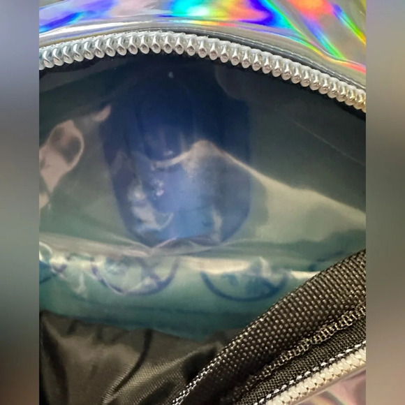 NWT Hydration Backpack Pack with 2L Water Bladder - Picture 11 of 13